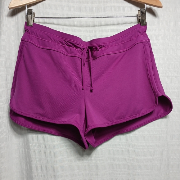 Athleta Women's Athletic Work Out Shorts. Size S - Picture 1 of 4